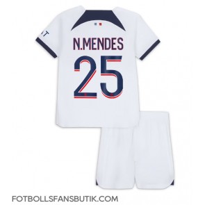 Paris Saint-Germain Nuno Mendes #25 Replika Bortatröja Barn 2023-24 Kortärmad (+ Korta byxor)